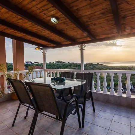 Seaside Oasis - Luxurious With Private Pool *