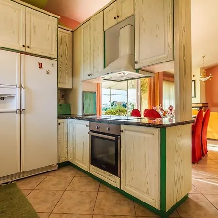 Seaside Oasis - Luxurious With Private Pool