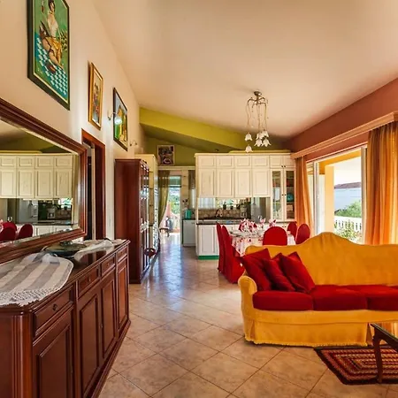 Seaside Oasis - Luxurious With Private Pool